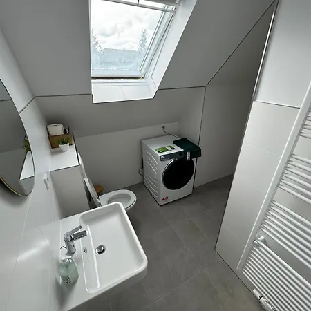 Big House I 15 Beds I 8 Sleeping I Parking *