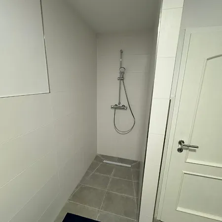 Big House I 15 Beds I 8 Sleeping I Parking Appartamento *