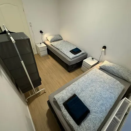 Big House I 15 Beds I 8 Sleeping I Parking *