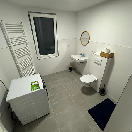Big House I 15 Beds I 8 Sleeping I Parking Apartment