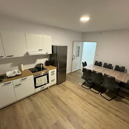 Big House I 15 Beds I 8 Sleeping I Parking