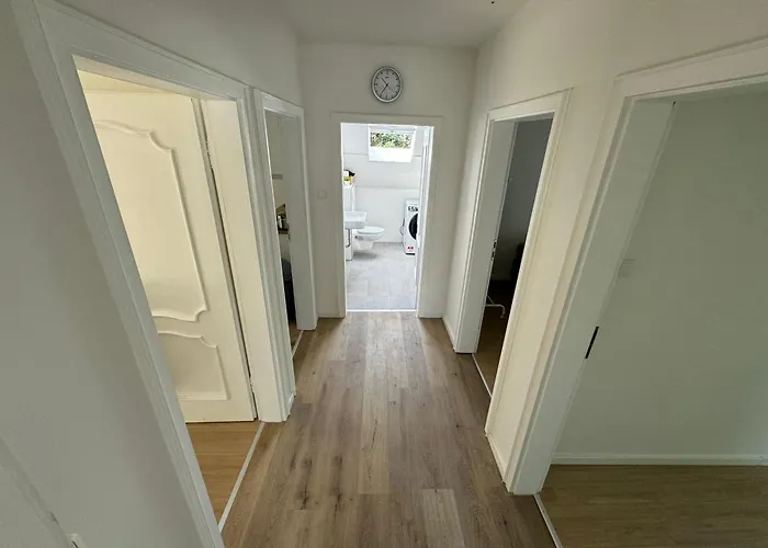 Big House I 15 Beds I 8 Sleeping I Parking *