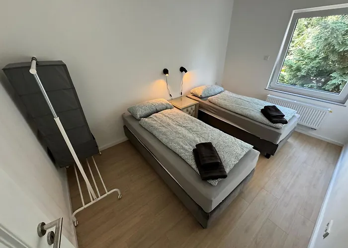 Big House I 15 Beds I 8 Sleeping I Parking