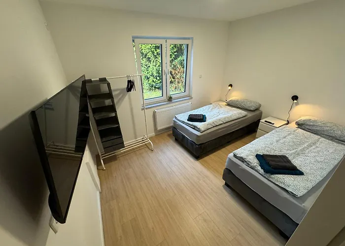 Big House I 15 Beds I 8 Sleeping I Parking Lägenhet