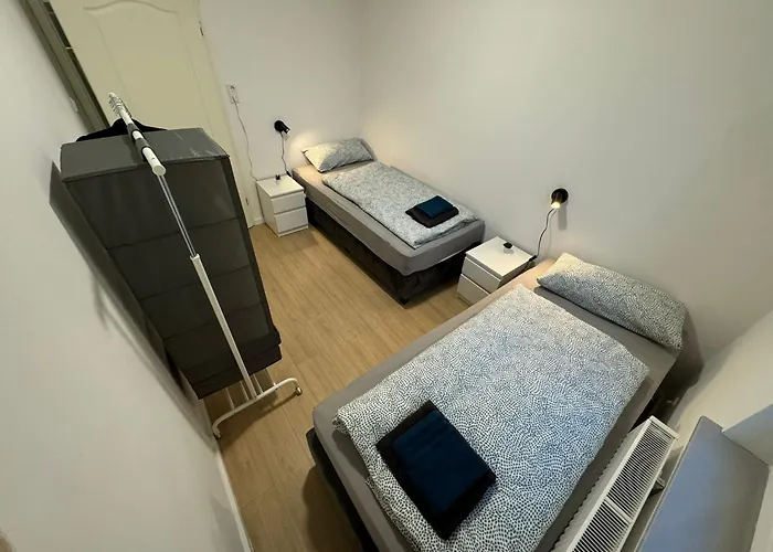 Big House I 15 Beds I 8 Sleeping I Parking *