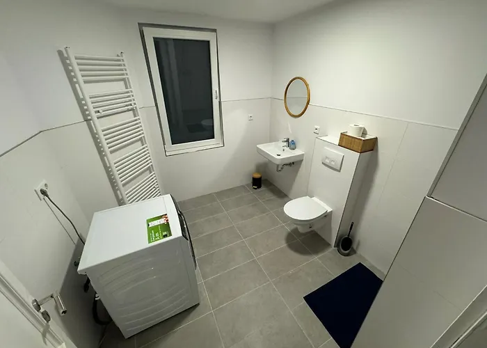 Big House I 15 Beds I 8 Sleeping I Parking Lägenhet