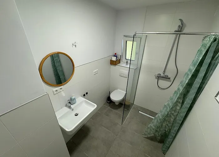 Big House I 15 Beds I 8 Sleeping I Parking Lägenhet Bad Oeynhausen