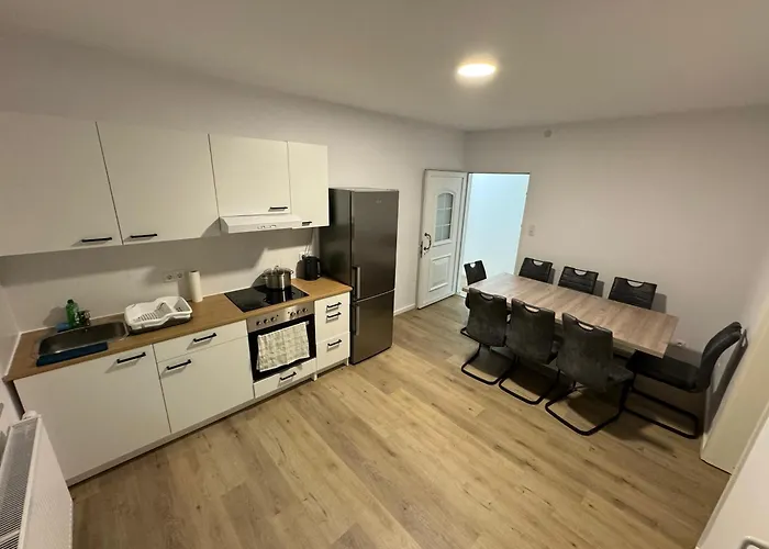 Big House I 15 Beds I 8 Sleeping I Parking